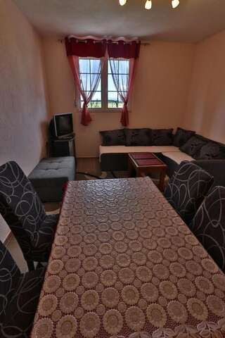 Апартаменты Apartments Millenium Жабляк Апартаменты с 1 спальней, вид на сад-17